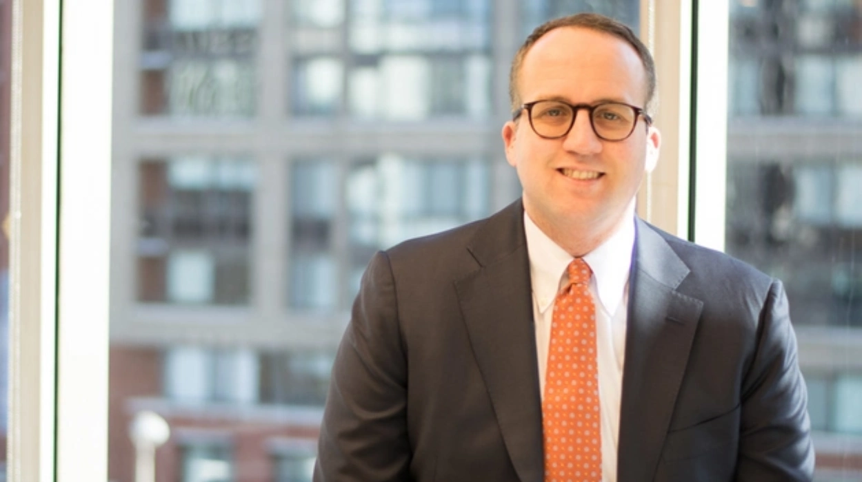 اسم وفضيحة: وكيل الإمارات جو باوندر