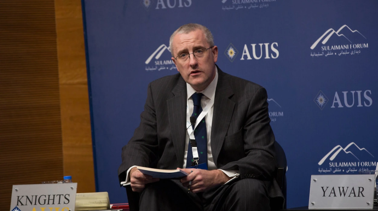 اسم وفضيحة وكيل الإمارات: مايكل نايتس