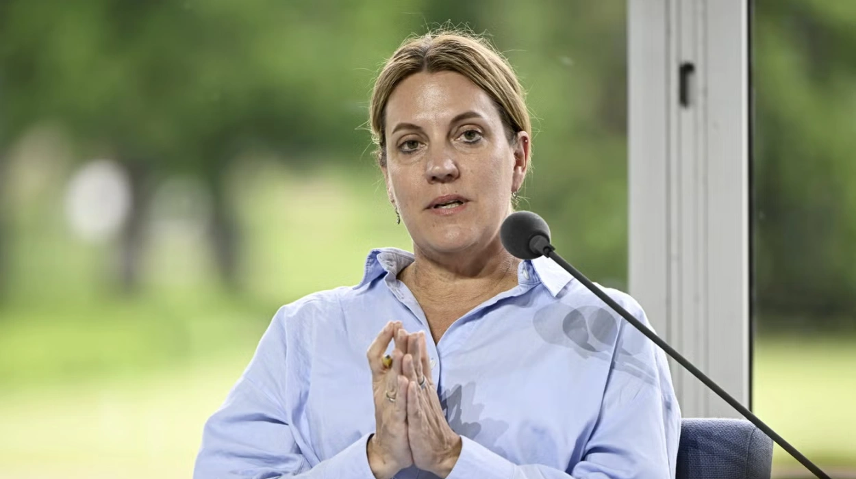 الاسم والعار لوكيلة الإمارات: راشيل إيليهوس