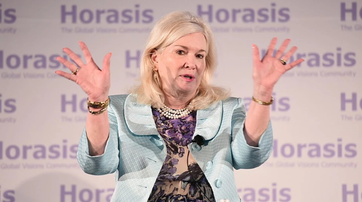 اسم وفضيحة وكيلة الإمارات: ديبورا وينس-سميث