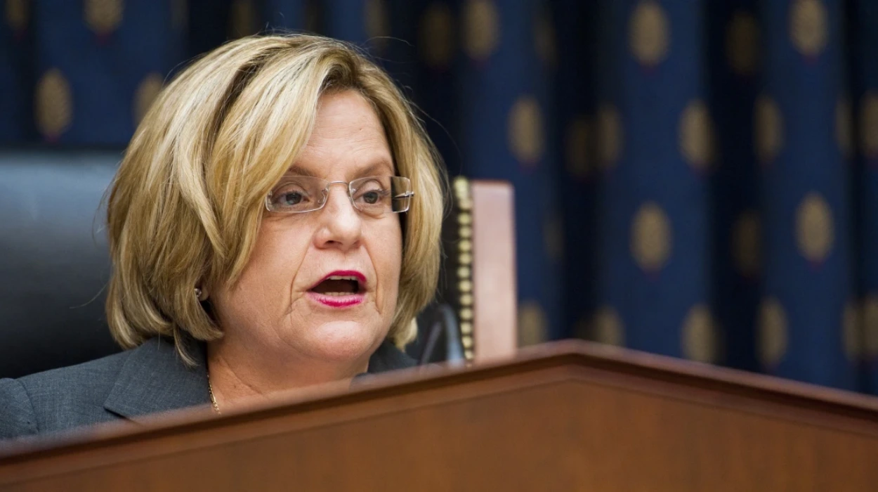 تسمية وفضيحة وكيل الإمارات: إيليانا روز ليختينن