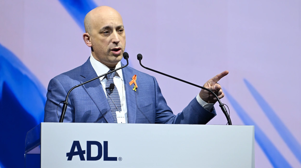 اسم وفضيحة عميل الإمارات: جوناثان غرينبلات
