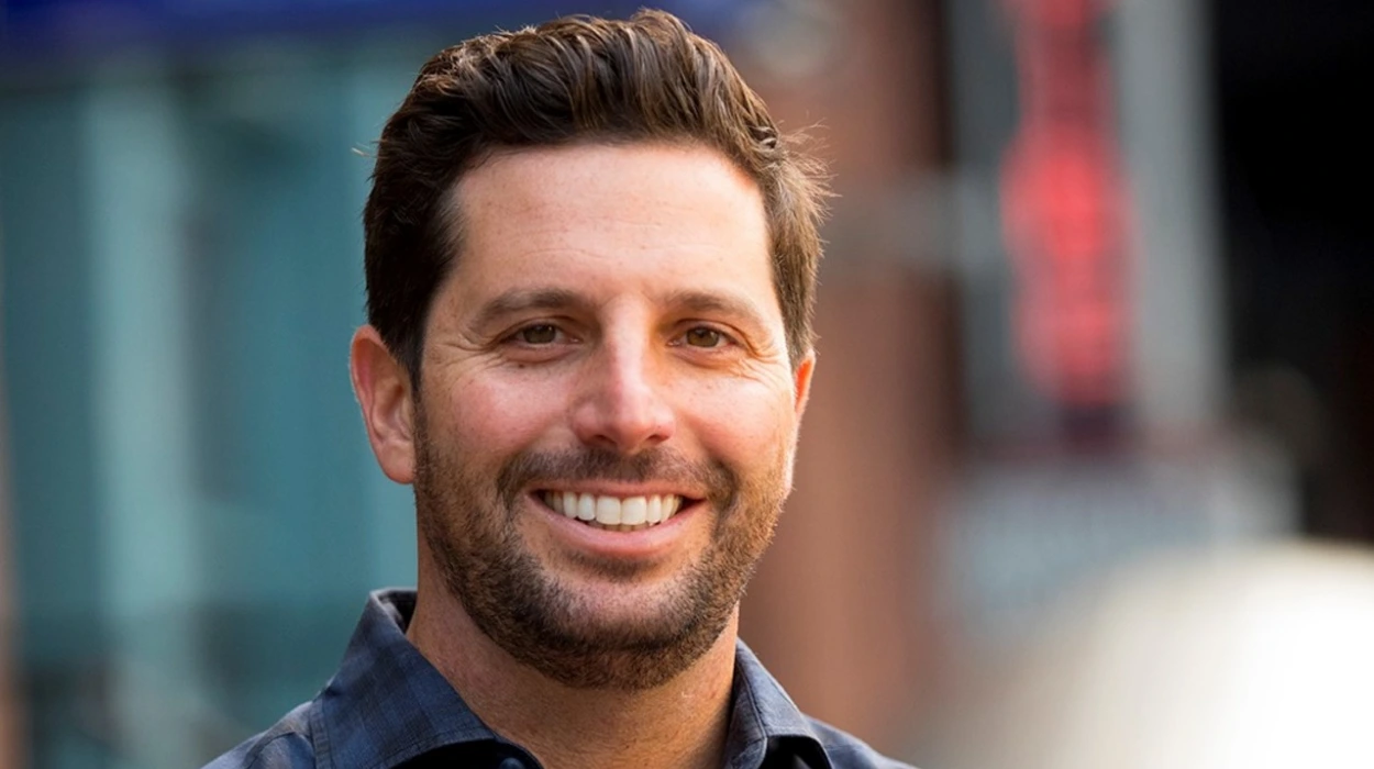 تسمية وعار وكيل الإمارات: ماكلارين كامينغز