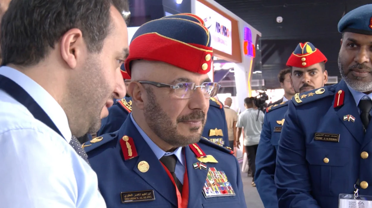 قائمة العقوبات المتعلقة بمزاعم ارتكاب جرائم حرب: الفريق الركن الطيار إبراهيم ناصر العلوي