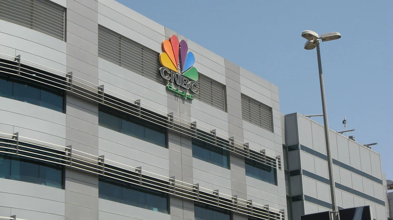 عقوبات عاجلة على قناة CNBC Arabia المملوكة للإمارات لضمان العدالة الاقتصادية